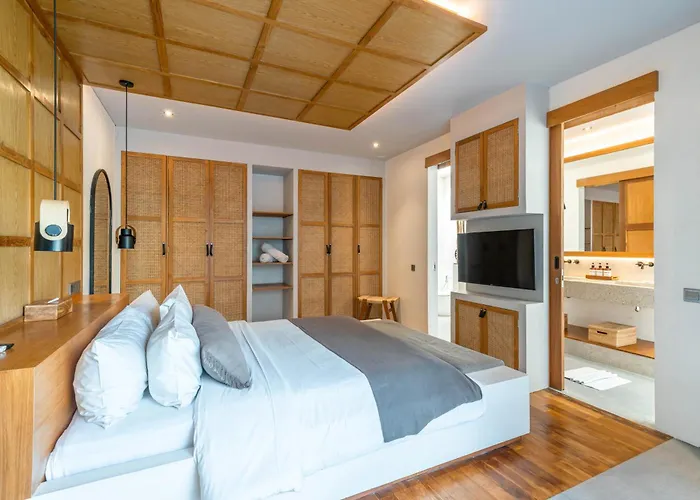 Lava - Tranquil 4br In Pererenan, Amazing Pool Villa