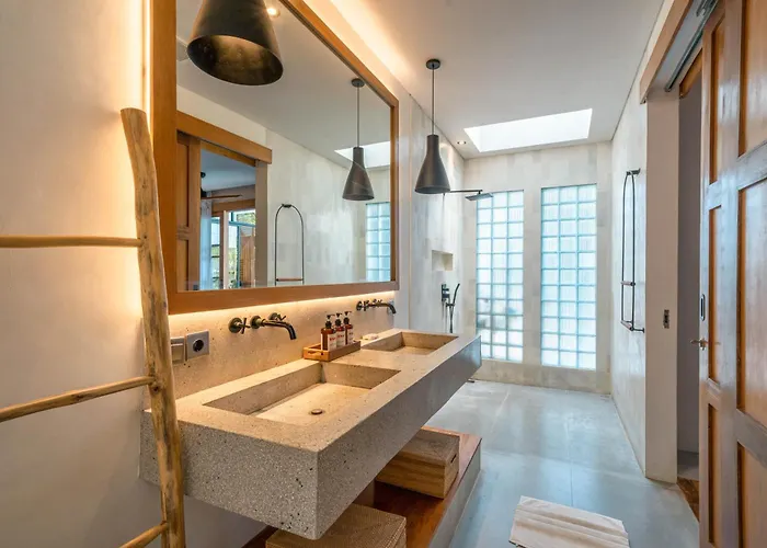 Villa Lava - Tranquil 4br In Pererenan, Amazing Pool