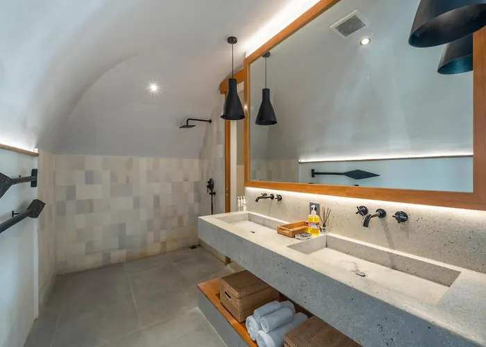 Villa Lava - Tranquil 4br In Pererenan, Amazing Pool *