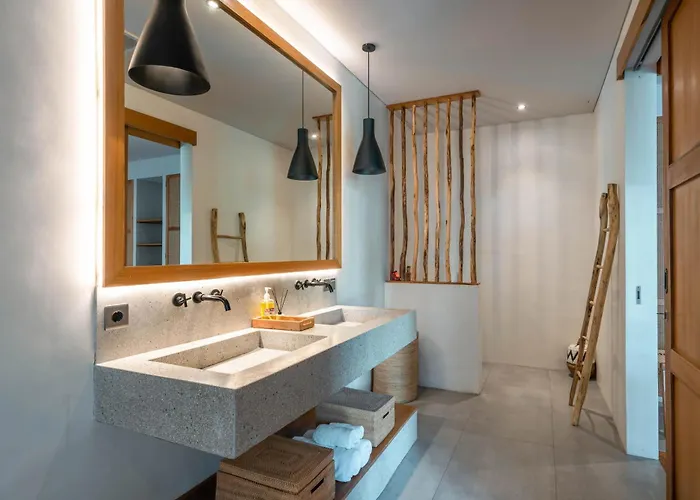 Lava - Tranquil 4br In Pererenan, Amazing Pool Canggu (Bali)