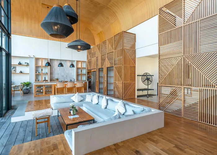 Villa Lava - Tranquil 4br In Pererenan, Amazing Pool